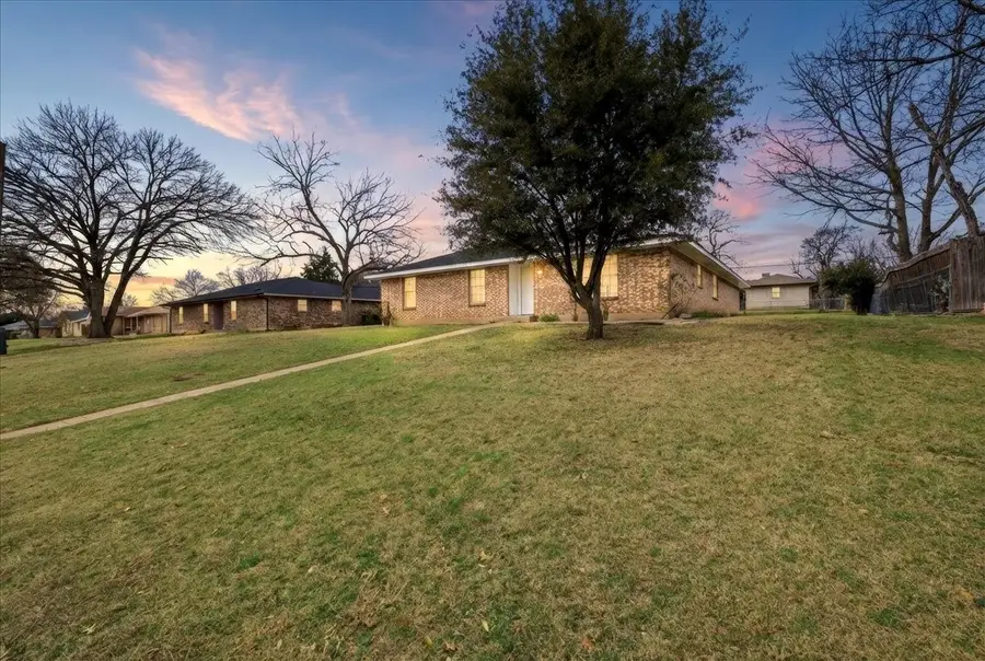 121 Hillside Lane, Desoto, TX 75115 - #2