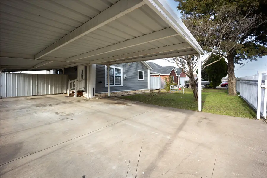 502 E Tyler Street, Ennis, TX 75119 - #2