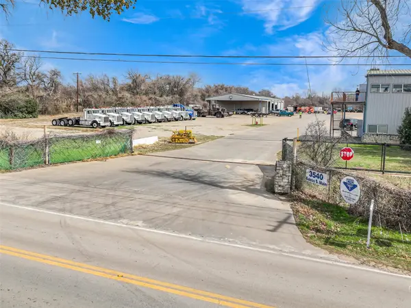 3550 S Main Street, Euless, TX 76040