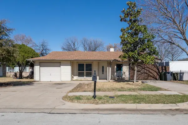 2111 Pennington Drive, Arlington, TX 76014