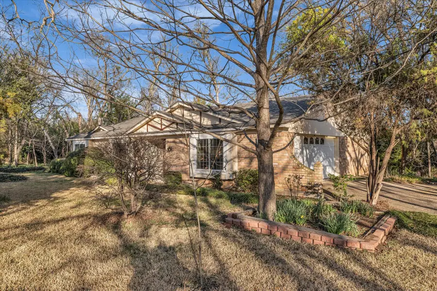 805 Evelyn Drive, Lorena, TX 76655 - #2