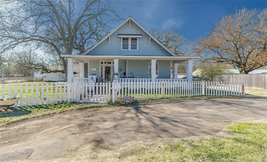 403 W Franklin Street, Alvord, TX 76225 - #3
