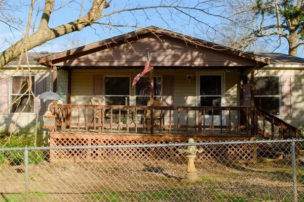 336 Heddingham Drive, Gordonville, TX 76245