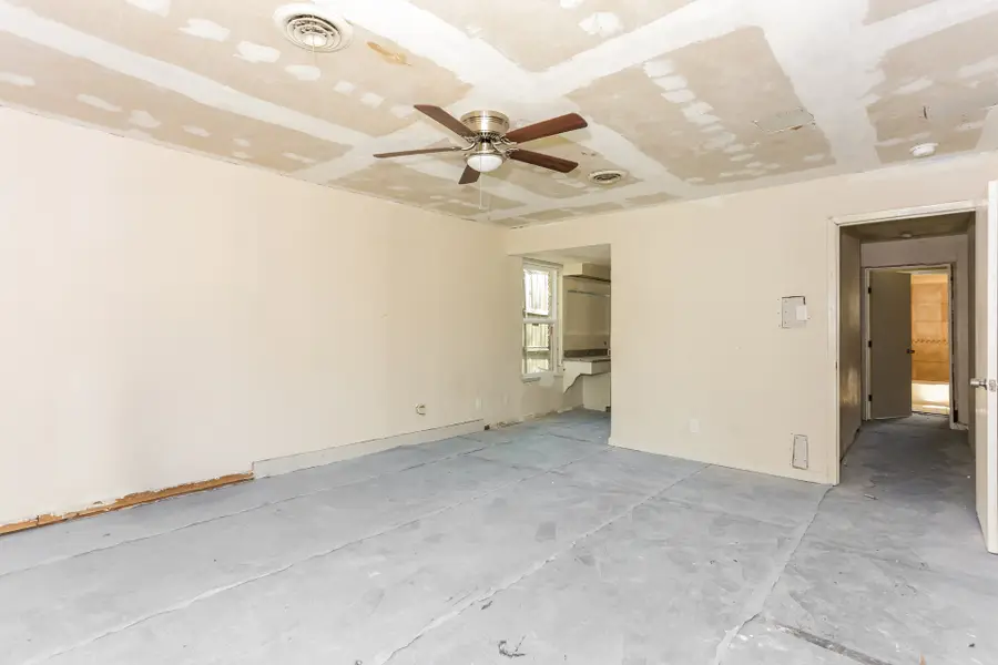 5001 Meadowbrook Drive, Fort Worth, TX 76103 - #3