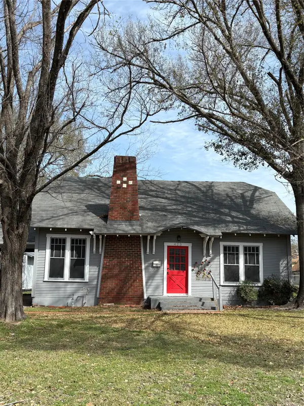 423 E Navasota Street, Groesbeck, TX 76642