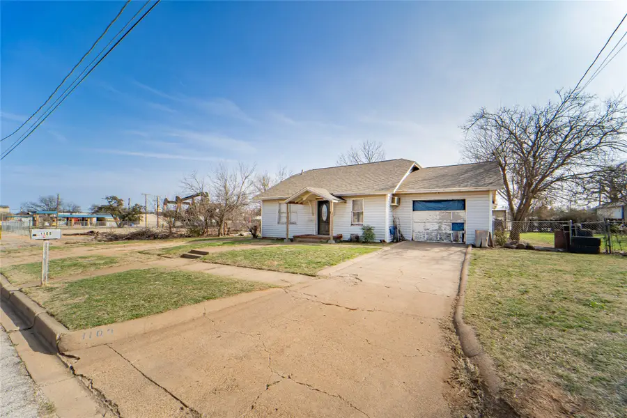 1109 W Elm Street, Breckenridge, TX 76424 - #2