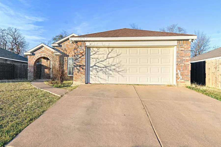 4545 Forest Glen Drive, Fort Worth, TX 76119 - #2