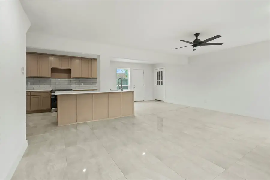 1934 Creek Wood Court, Irving, TX 75060 - #2