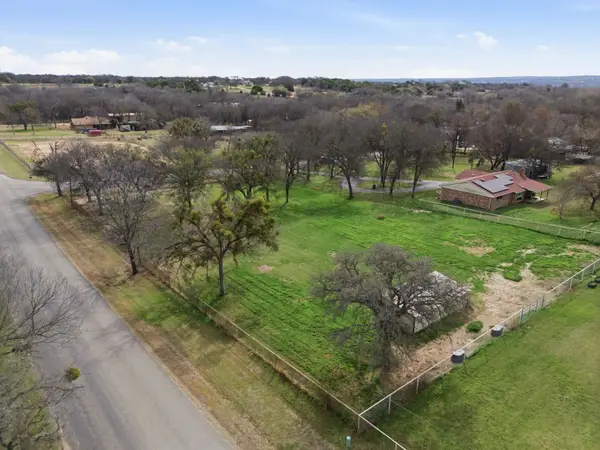 301 Calhoun Bend, Azle, TX 76020