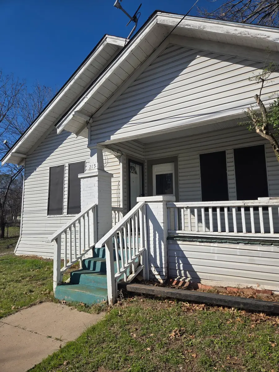 215 Bell Street, Gainesville, TX 76240 - #3