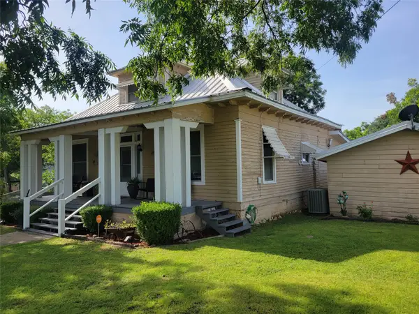 706 W Wrights Avenue, Comanche, TX 76442