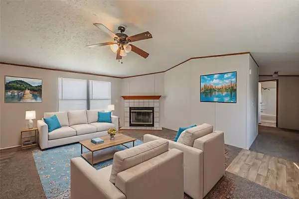 912 Skylark Drive, Granbury, TX 76049