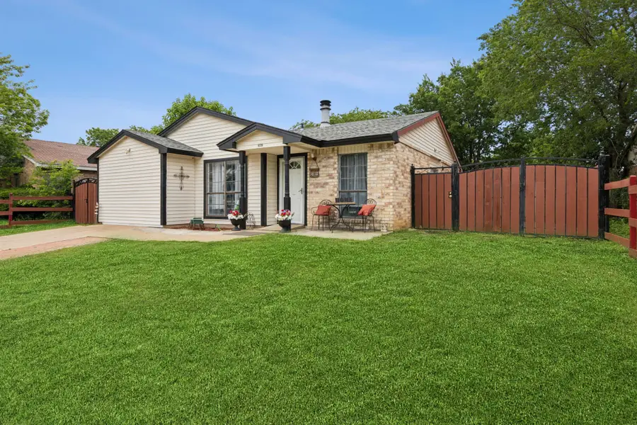 3812 Longmeadow Way, Fort Worth, TX 76133 - #2