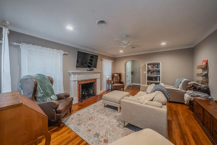 202 S Tower Street, Weatherford, TX 76086 - #3