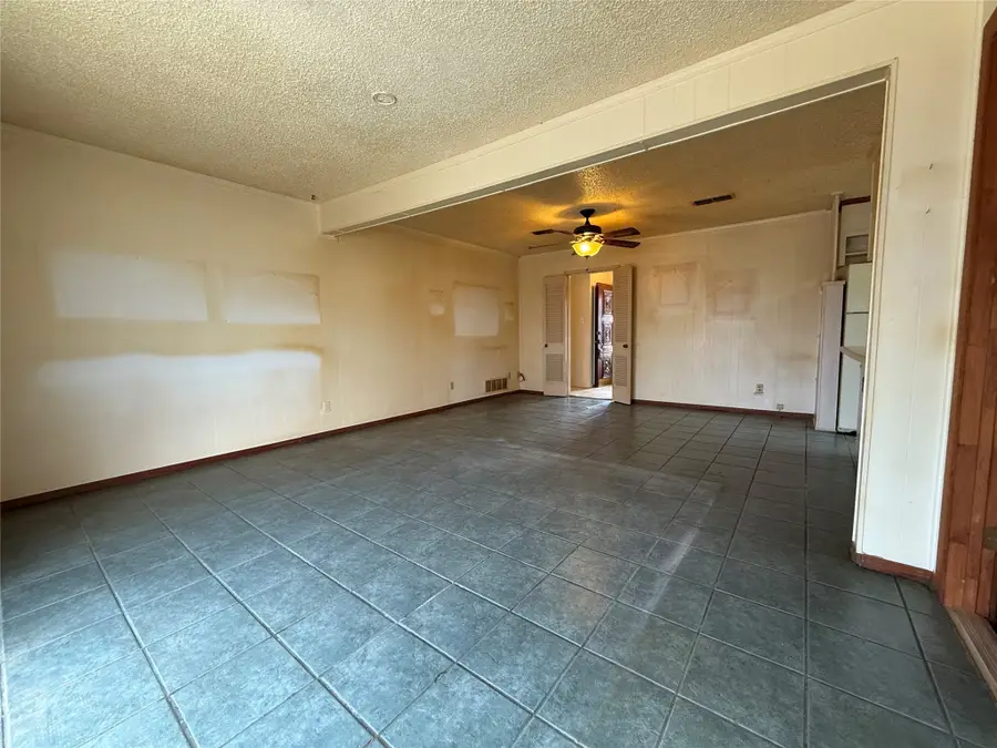 510 S Oaklawn Avenue, Eastland, TX 76448 - #3