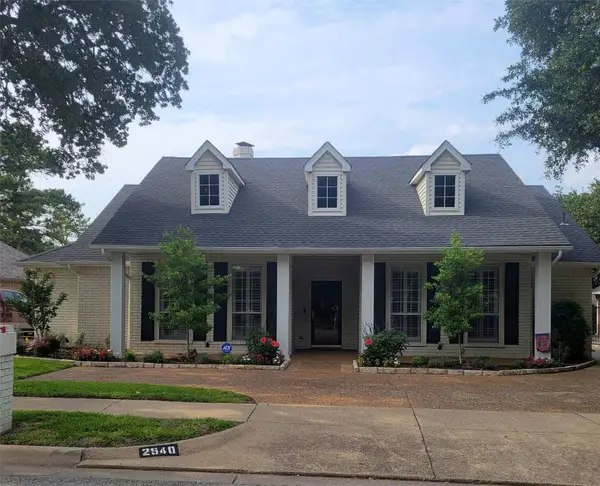 2540 Fox Glenn Circle, Bedford, TX 76021