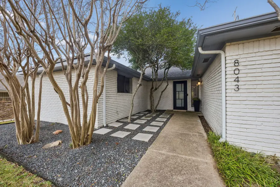 8043 Moss Meadows Drive, Dallas, TX 75231 - #2