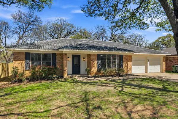 4205 W Pleasant Forest Street, Arlington, TX 76015