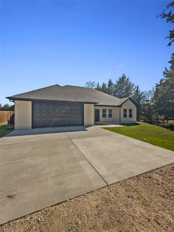 905 W Cardinal Street, Ector, TX 75439