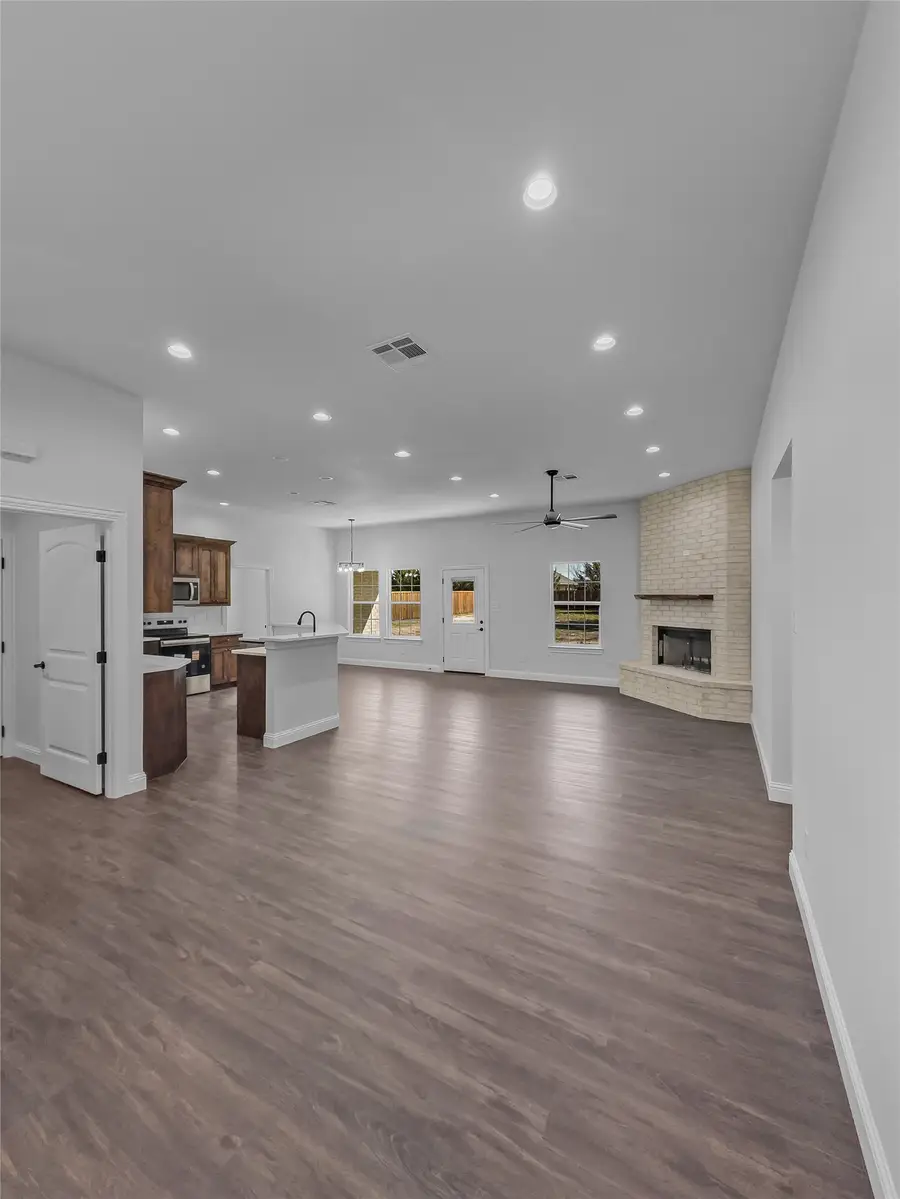 905 W Cardinal Street, Ector, TX 75439 - #3