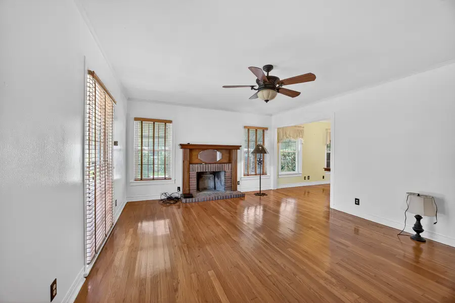 2525 Goldenrod Avenue, Fort Worth, TX 76111 - #3