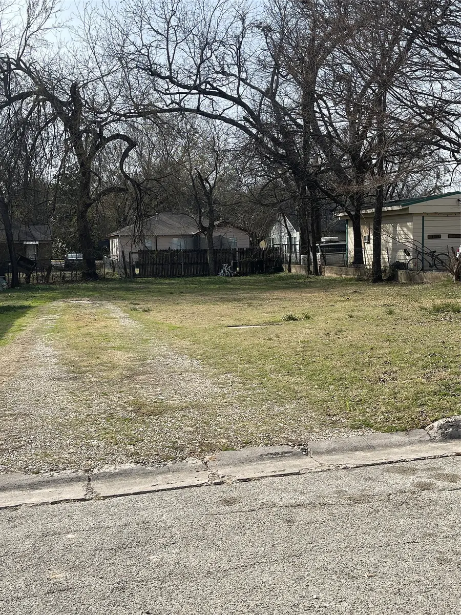 605 S Rusk Street, Gainesville, TX 76240 - #3