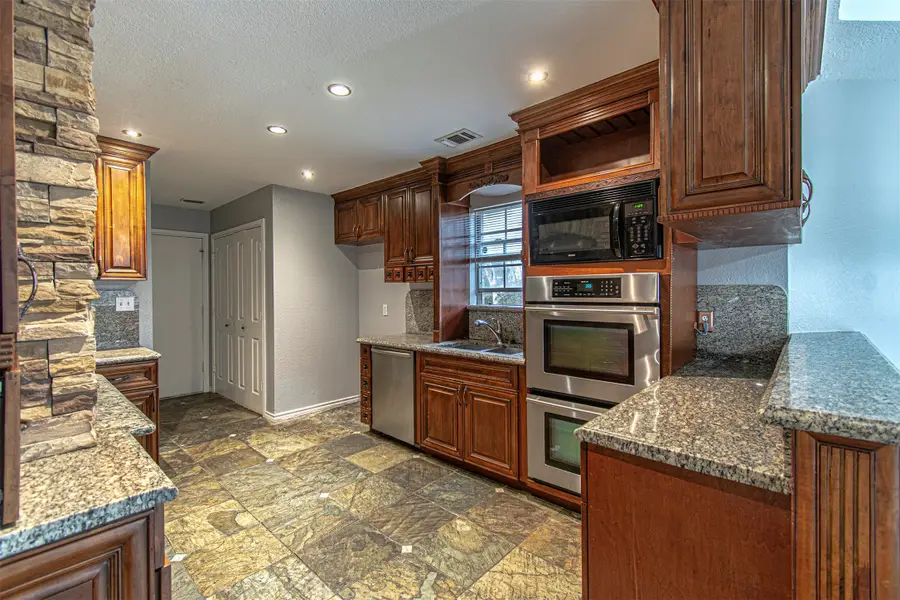 348 Craddock Drive, Glenn Heights, TX 75154 - #2