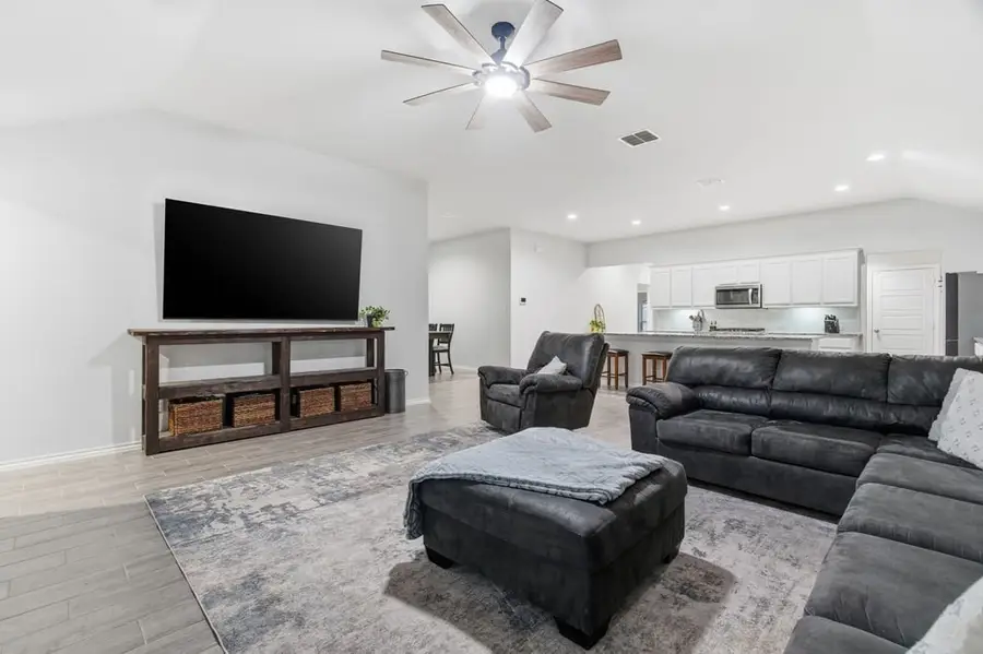 437 Falcon Way, Azle, TX 76020 - #3