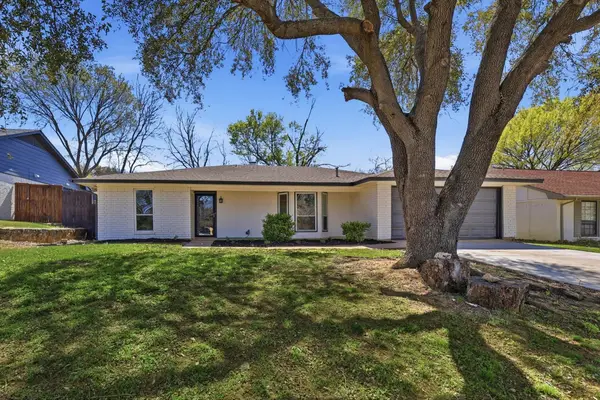 2211 Sierra Drive, Grapevine, TX 76051