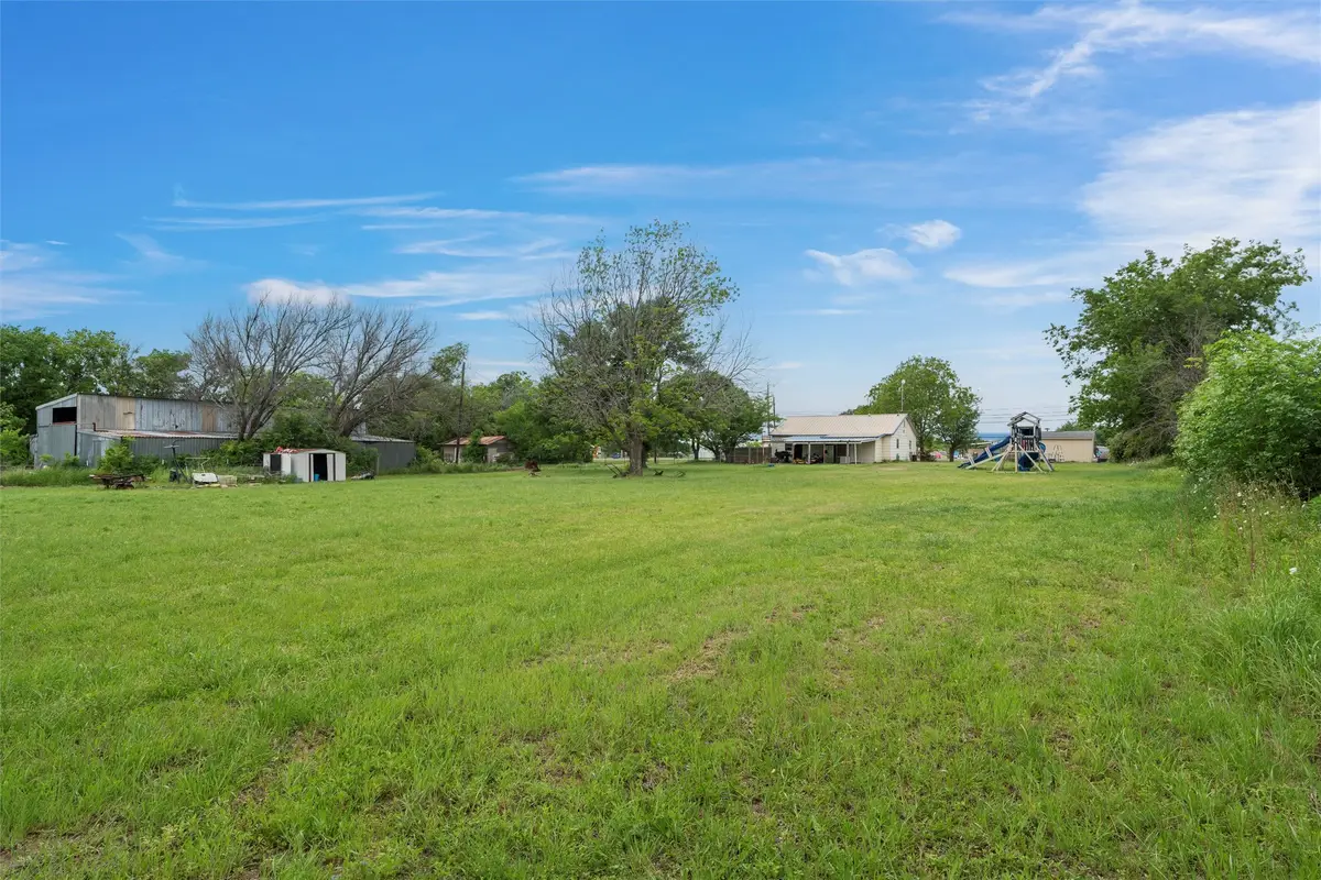 1020 E Jefferson Avenue, Whitney, TX 76692 - #1
