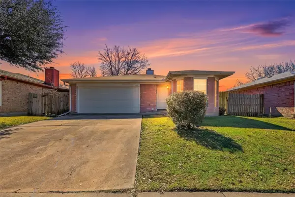 308 Moss Hill Drive, Arlington, TX 76018