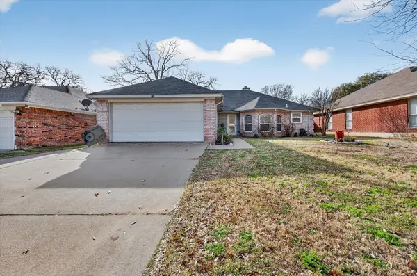 6204 Meadowmere Lane, Arlington, TX 76001