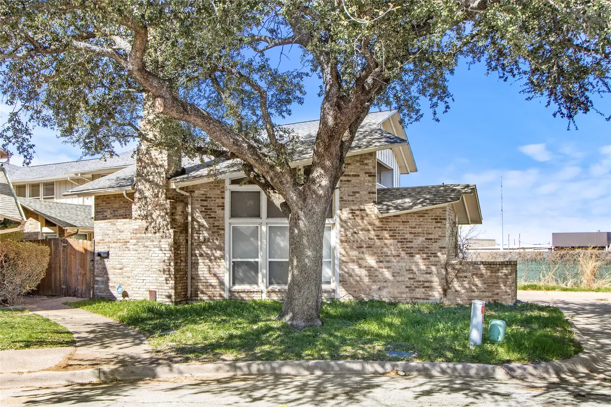 2200 Seville Court, Dalworthington Gardens, TX 76013 - #1