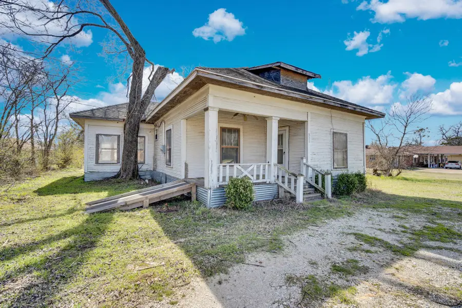 311 E San Saba Street, Wortham, TX 76693 - #2