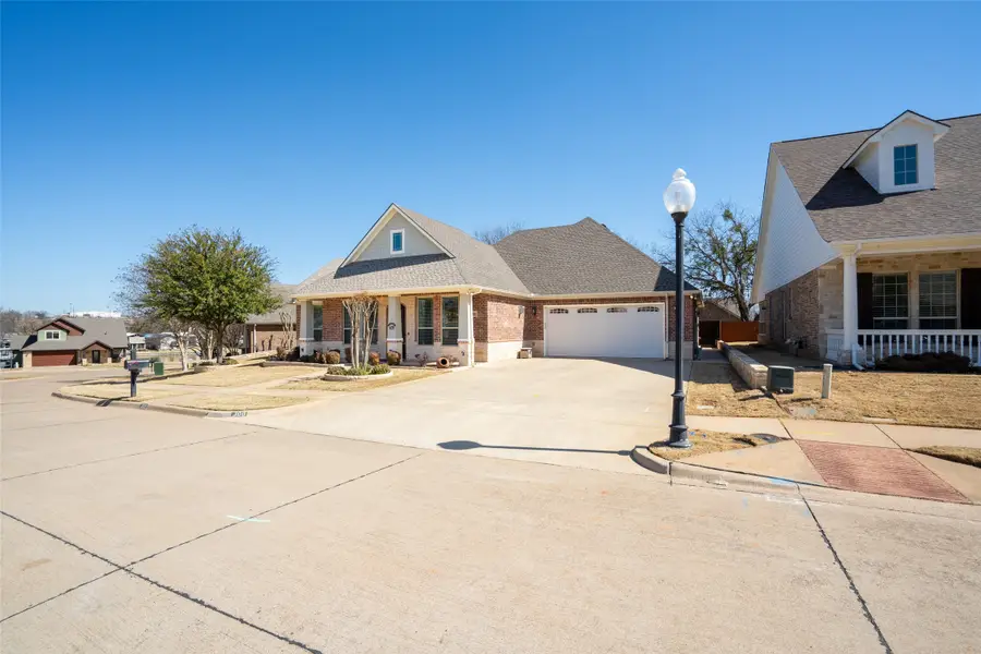 300 Turner Circle, Granbury, TX 76048 - #2