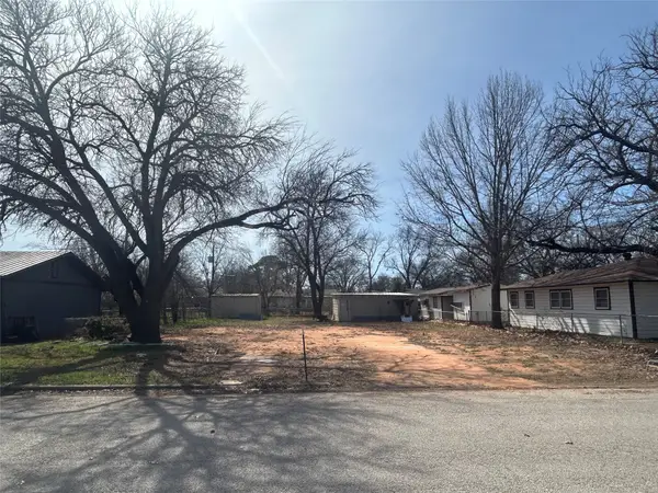 1438 Avenue A, Graham, TX 76450
