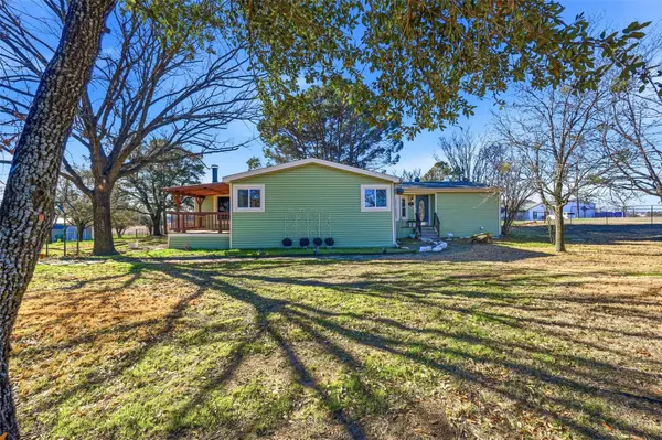 1050 Stadium Drive, Joshua, TX 76058