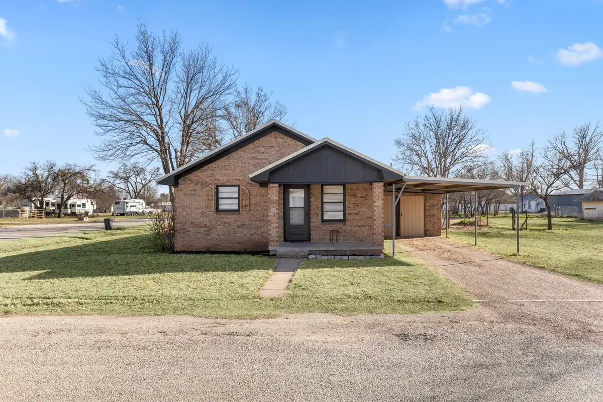 201 W Belknap Street, Seymour, TX 76380 - #1