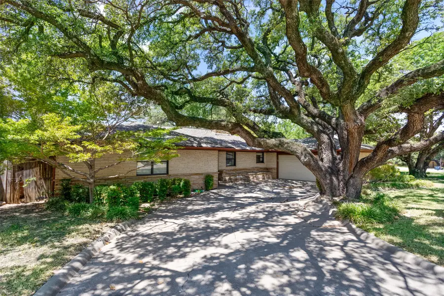 4224 Westmont Court, Fort Worth, TX 76109 - #3