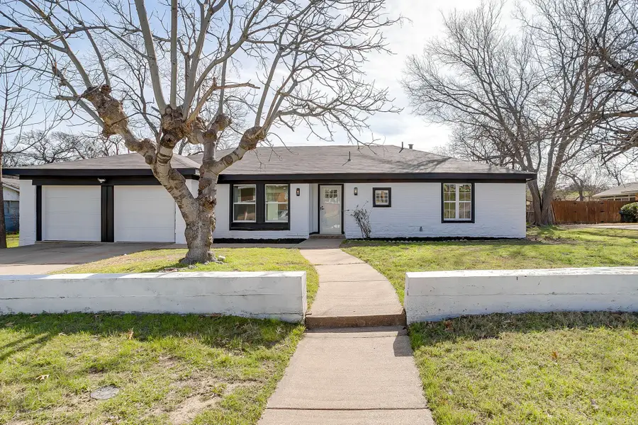 2512 Glen Garden Avenue, Forest Hill, TX 76119 - #2