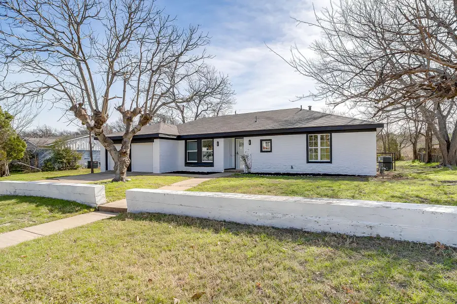 2512 Glen Garden Avenue, Forest Hill, TX 76119 - #3