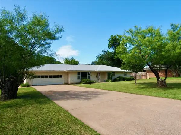 1441 Brazos Street, Graham, TX 76450