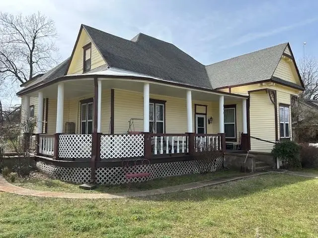 317 E Grand Street, Whitewright, TX 75491 - #1