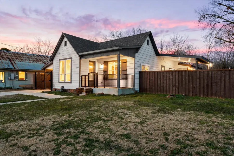 1510 S Lindsay, Gainesville, TX 76240 - #2