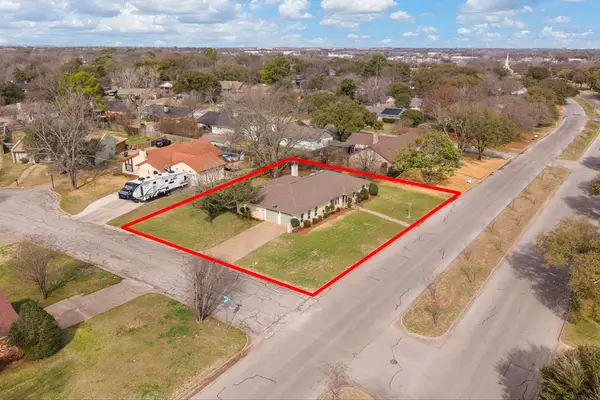 1002 Berkley Drive, Cleburne, TX 76033