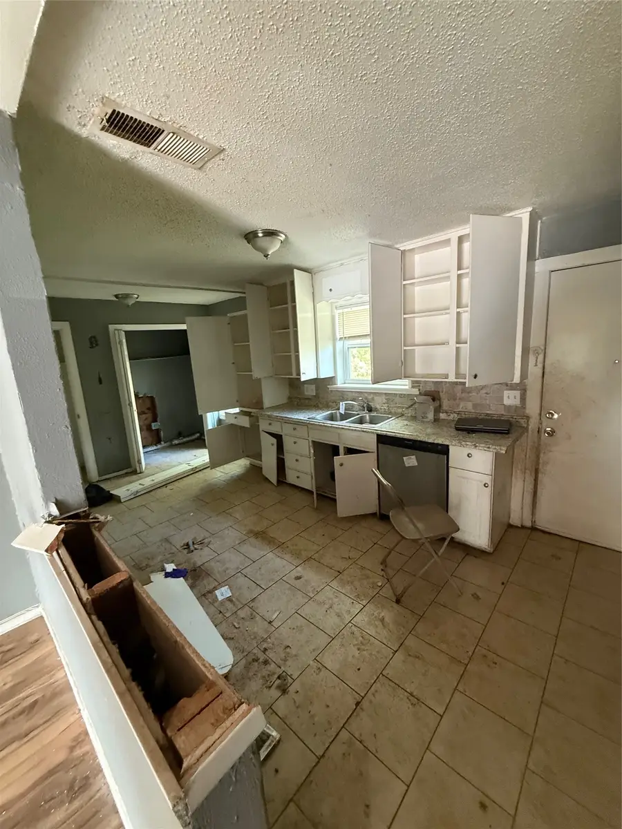 4001 Fitzhugh Avenue, Fort Worth, TX 76105 - #3