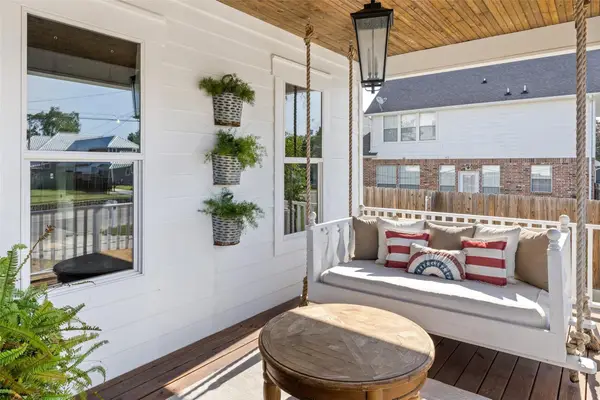 1109 E Oakdale Road, Irving, TX 75060