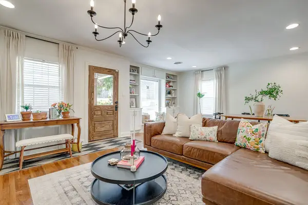 4924 Calmont Avenue, Fort Worth, TX 76107