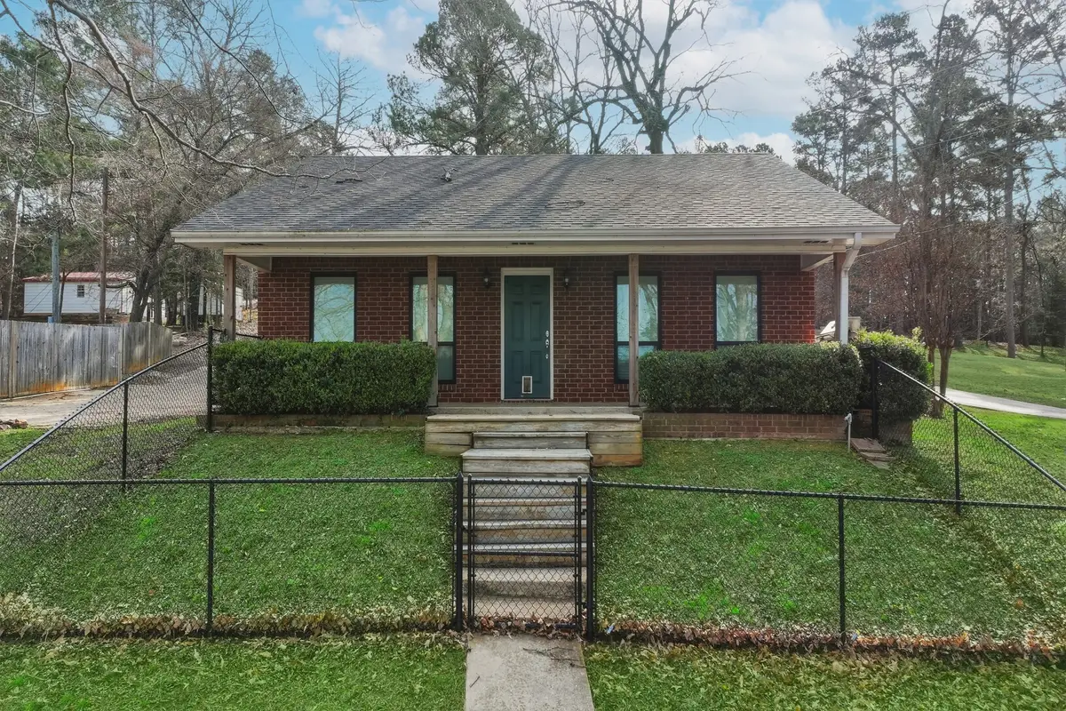 3075 E Lake Drive, Gladewater, TX 75647 - #1