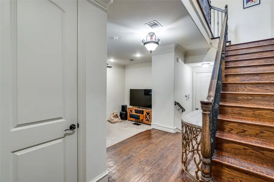 4045 Winsor Drive, Farmers Branch, TX 75244 - #3